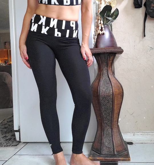 LN, VS Pink hi rise mesh ultimate logo yoga's - Picture 7 of 8